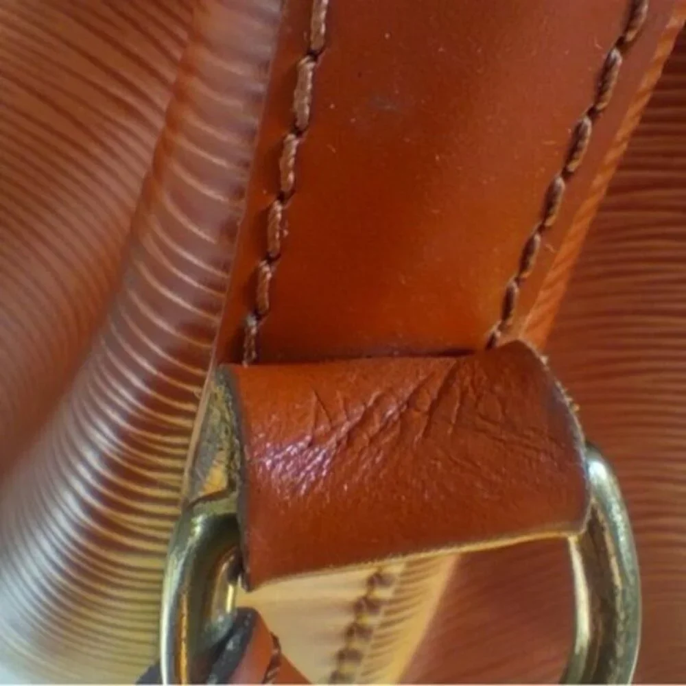 Louis Vuitton Epi Noe Leather Bucket Bag - Picture 5 of 16